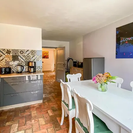 4 Bedroom Stunning In Casa vacanze
