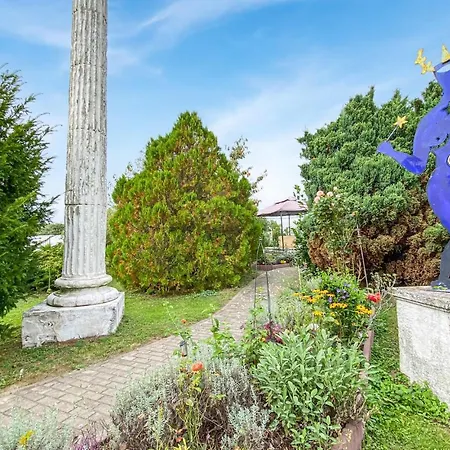 4 Bedroom Stunning In * Wrodow