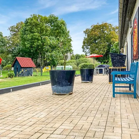 4 Bedroom Stunning In Casa vacanze Wrodow