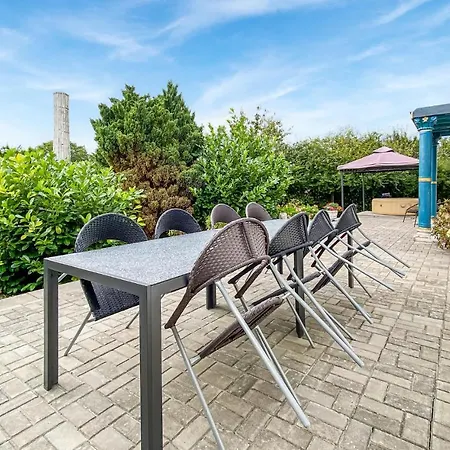 4 Bedroom Stunning In Casa vacanze Wrodow