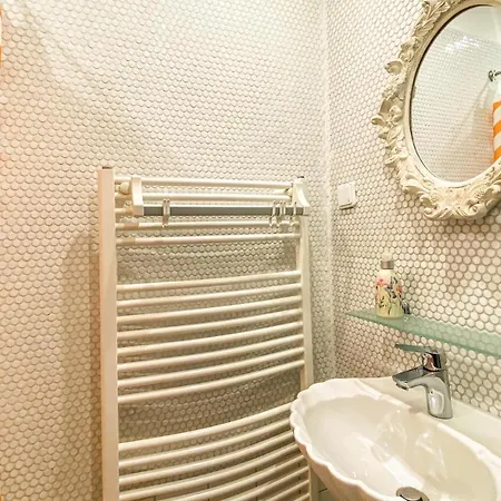 4 Bedroom Stunning In Casa vacanze Wrodow